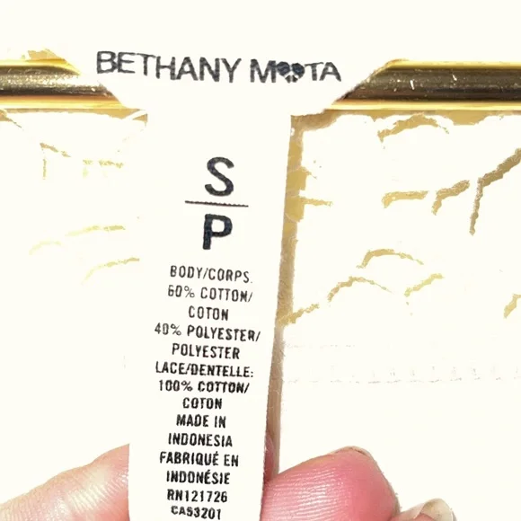 Bethany Mota tee with crochet back, Small - Picture 3 of 3